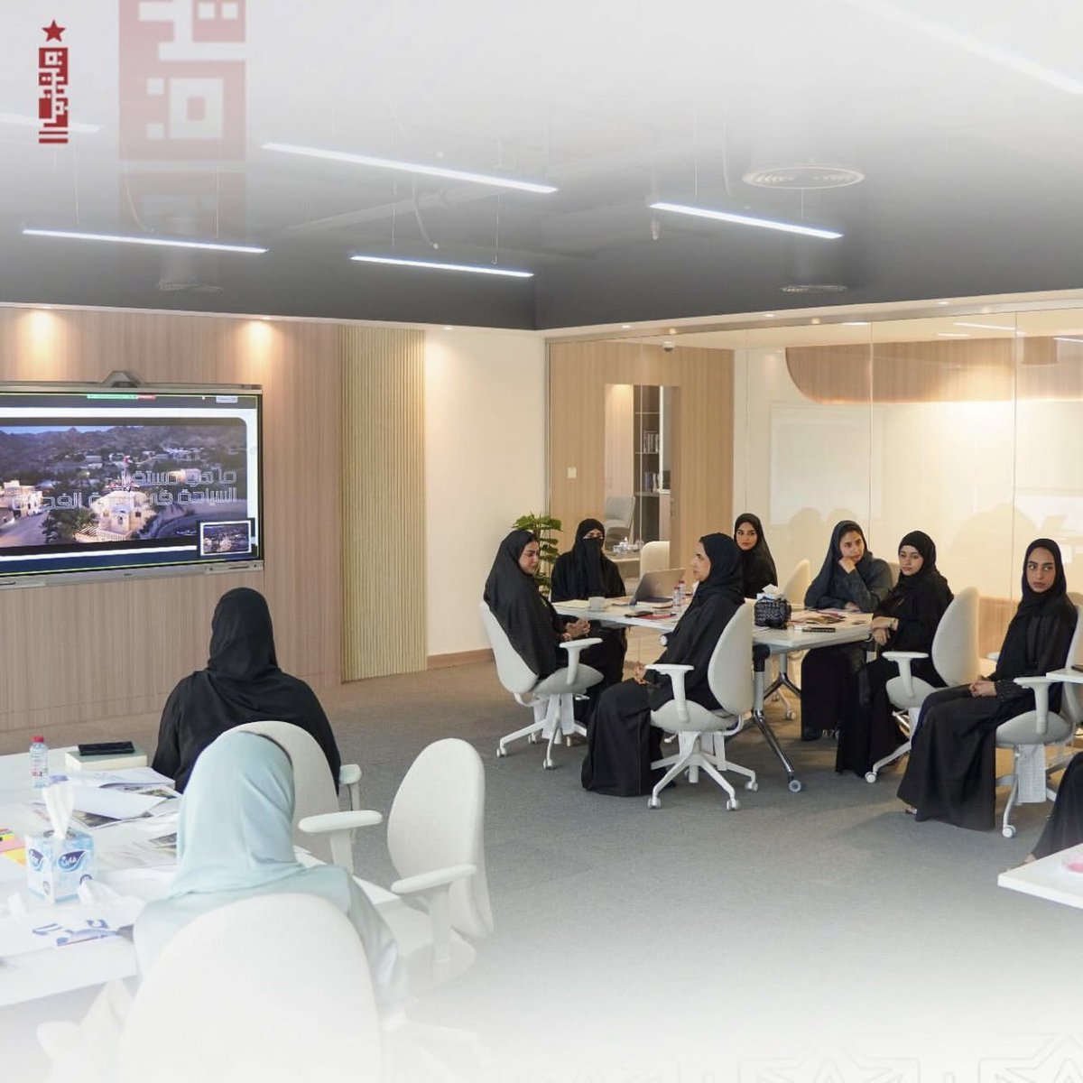 fujexcellence's tweet photo. قام فريق الفجيرة لإدارة المستقبل بعرض نتائج ثلاث دراسات مستقبلية عكف فريق العمل على إنجازها في الثلاثة أشهر الماضية، حيث قام بمناقشة وتقييم الدراسات كلا من الدكتور سليمان الكعبي والدكتورة فاطمة لاري. https://t.co/E6yvz2VKCZ