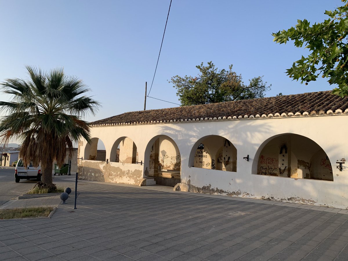 mireiafontg's tweet photo. Bon dia! Coses que encara queden al mon rural . Safareig comunitari . Villar del Arzobispo. València . #leadercat https://t.co/rALuyiddrb