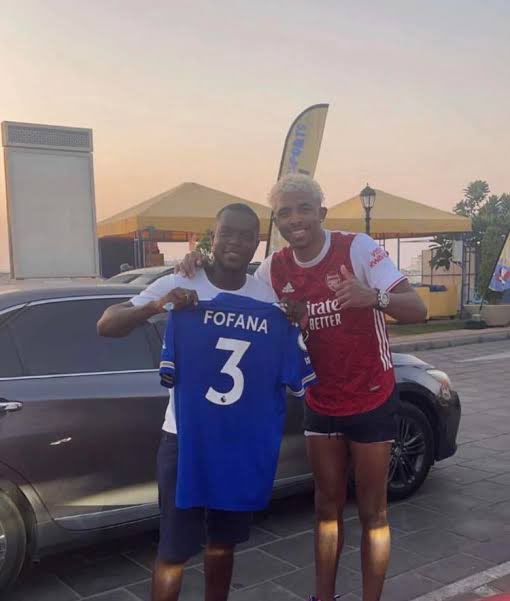 Sakkyrmfc's tweet photo. Footballing superstars pictured in an Arsenal jersey when young 

A thread 🧵

1. Wesley Fofana https://t.co/MSYVhKHXWW