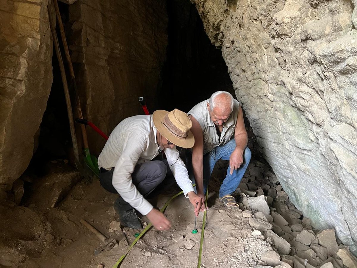 avey_dtmq's tweet photo. Damcılı filialında şərti adı Avey adlanan yeni aşkar edilmiş mağarada AMEA-nın Arxeologiya və Antropologiya İnstitutunun arxeoloqları arxeoloji kəşfiyyat işlərinə başlamışlar https://t.co/QTxhjzmL7i https://t.co/Y1TOxHUx6I