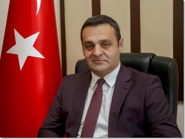 Evladı köpekler tarafından parçalanan Halil Ağabey'i  Meclis'ten kovan, chpli Barış Karadeniz <a href="/bkaradeniz57/">Barış Karadeniz 🇹🇷</a>, Sinop Avcılar Kulübü üyesi olup kendisi hobi amaçlı, doğal yaşam alanındaki hayvanları öldürmektedir. Ona göre kimseye zararı olmayan bir ceylanı canice vurmak, asil bir