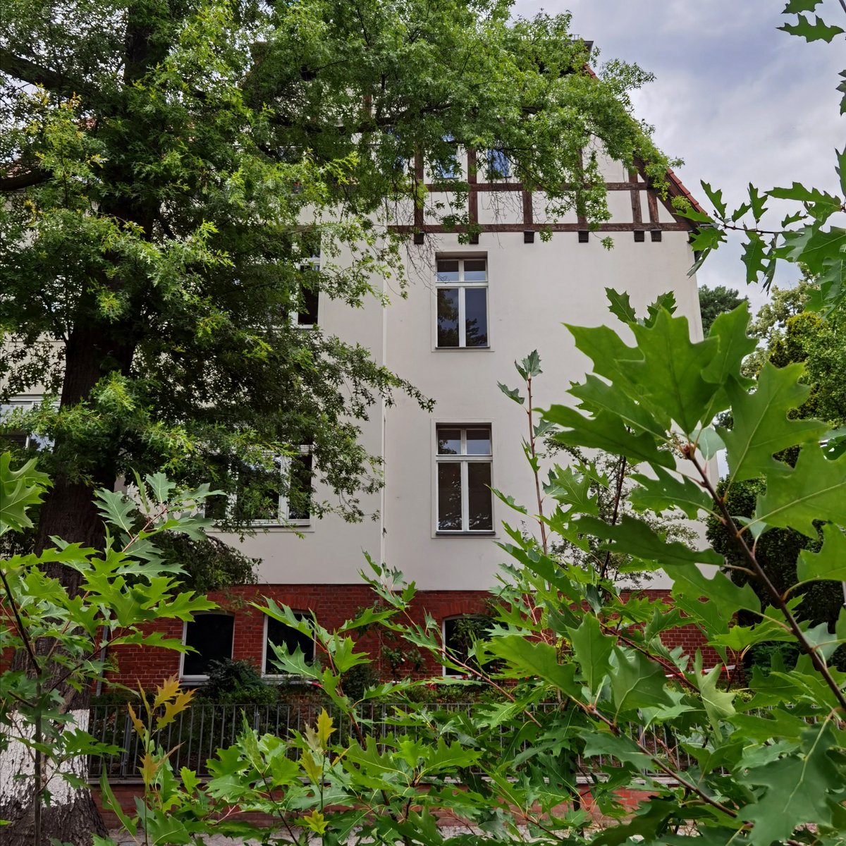 Stift_und_Bogen's tweet photo. #Unsichtbargeblieben: Babette #Lipschitz (* 1906, † 1981) lebte einst in der Herthastraße 20 in Grunewald. Sie war unter dem NS-Regime im Widerstand und rettete dem Juristen Kurt #Messow (geb. 1888, gest. 1955) das Leben, den sie zudem nach dem II. Weltkrieg heiratete.

#Berlin https://t.co/DLhJ5vYQEe