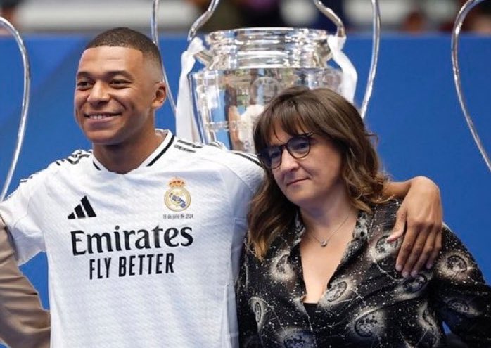 ⚪️ Mbappé’s mother Fayza Lamari: “Real Madrid is the biggest club in the world. On Tuesday, I felt the difference, for example, with PSG”.

“The Parc des Princes is extraordinary […] but when you arrive at Real Madrid, you feel the weight of the institution”, told Le Parisien.