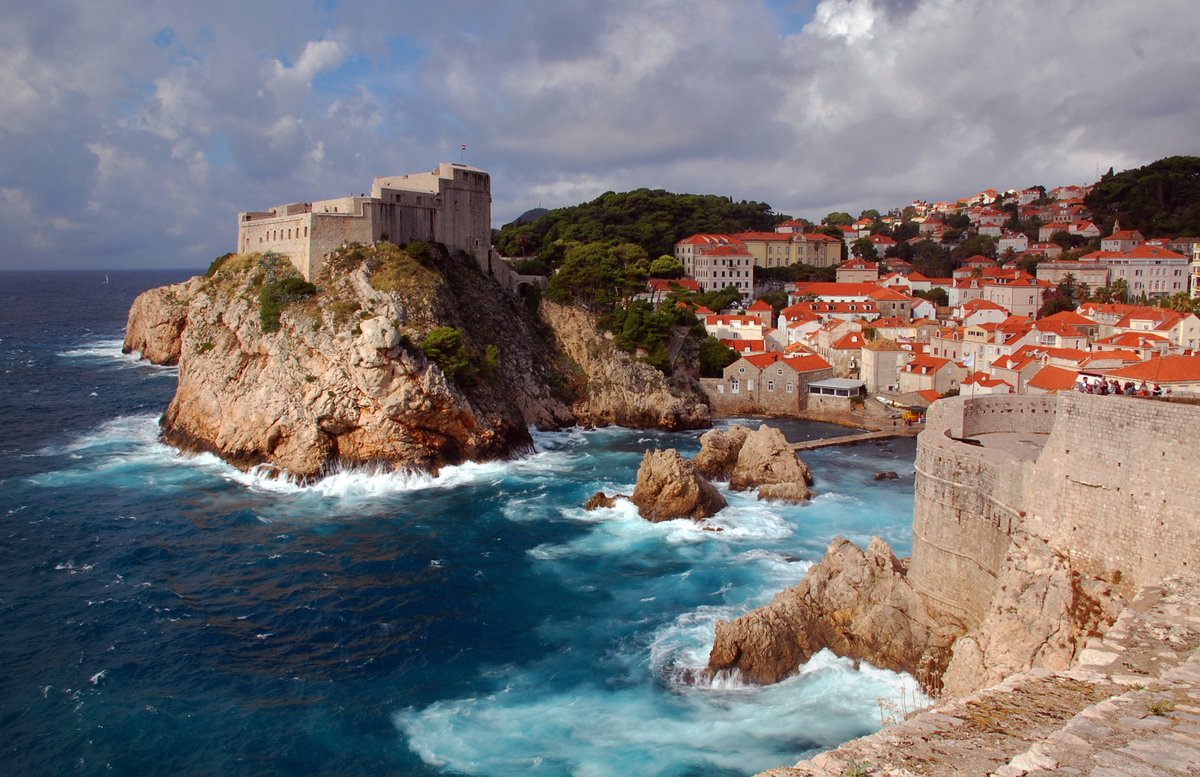 weerverteller's tweet photo. Door de langdurige hitte in het zuidoosten van #Europa is het zeewater er recordwarm geworden. In Dubrovnik werd de hoogste watertemperatuur ooit gemeten. https://t.co/u655AaE1vN #zeewater #recordwarm #dubrovnik #hittegolf https://t.co/bm2XUQ4xIp