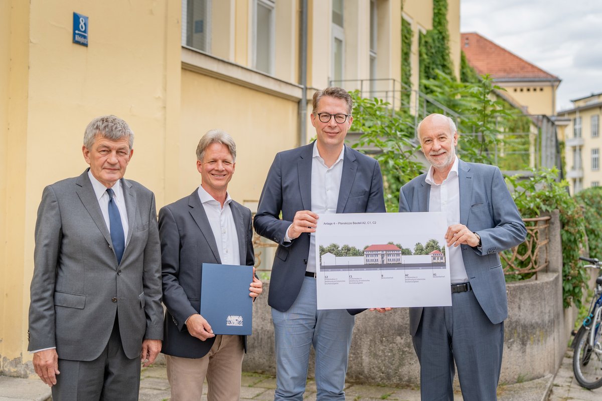 StMWK_Bayern's tweet image. #Stadtbild und #Spitzenforschung im Einklang 🤩: Der Weg für den neuen #Physik-Campus der @LMU_Muenchen in der Königinstraße 8 und am Englischen Garten ist frei! Gestern wurde die Kompromissvereinbarung unterzeichnet, die #Geschichte und #Zukunft im Herzen Münchens vereint. ✍️🌌