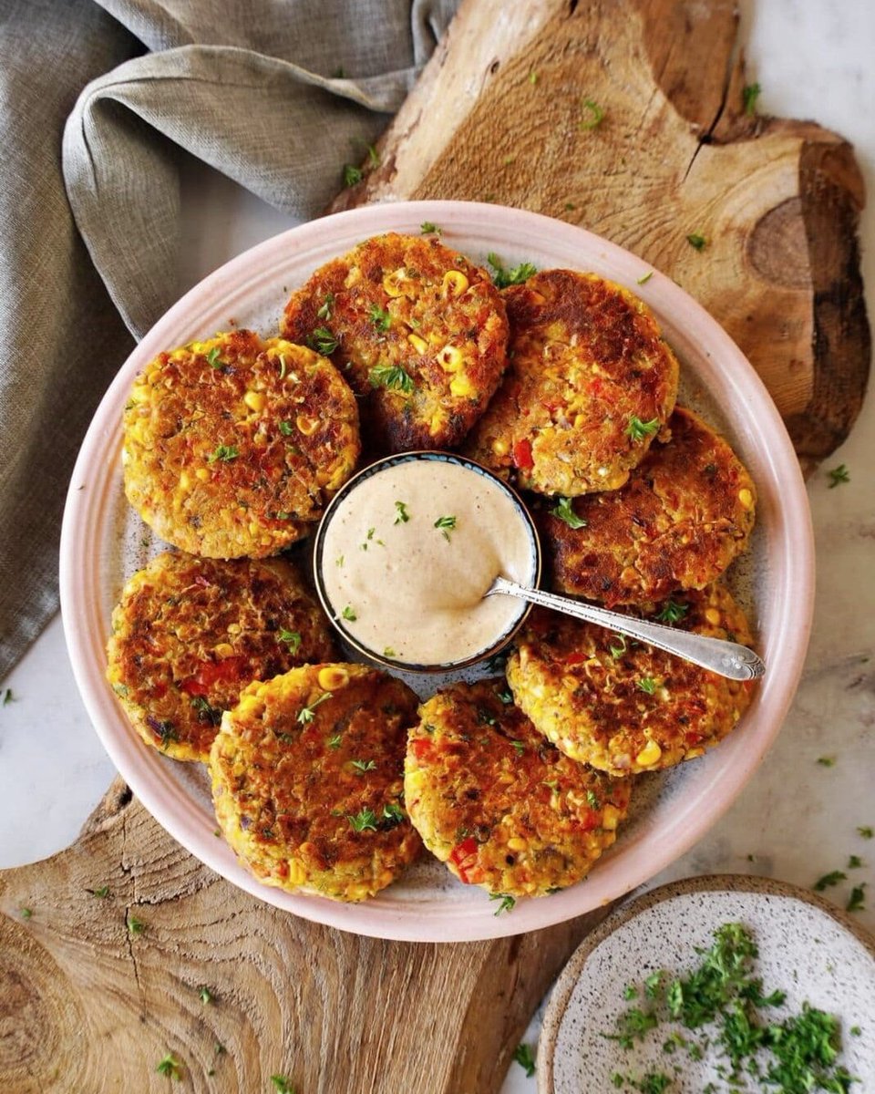 happygal8888's tweet photo. are you on a small budget?, shop at supermarkets?, want to cook healthy, delicious meals/desserts/snacks?, check out #nurishtable @ Nurish on Instagram
#frugalfoodie #EatRight #deliciousAF #happydays
#Foodies #DinnerStar #yumyum https://t.co/dG8f2Avtwv