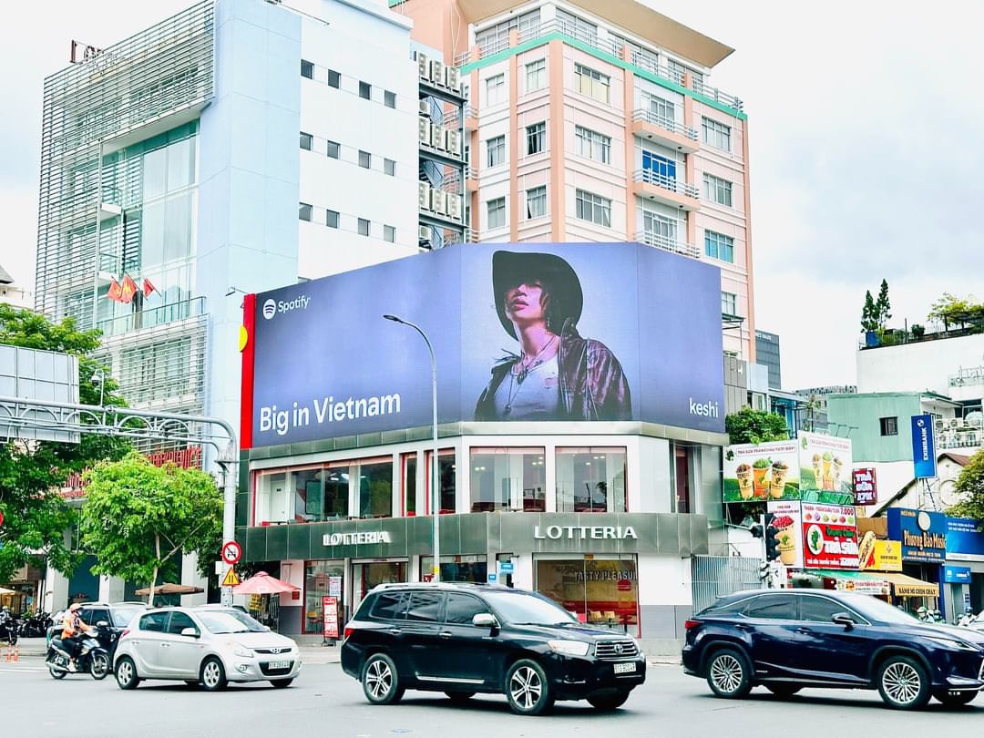 keshiupdates's tweet photo. “All I need is a sign…” 😎 @keshimusic is on the cover of Big in Vietnam on Spotify! Our TEXAS boy is also on a billboard in Ho Chi Minh! 🇻🇳 Stream Say and pre-save Requiem now on @Spotify 🖤 https://t.co/B7dP39AulJ