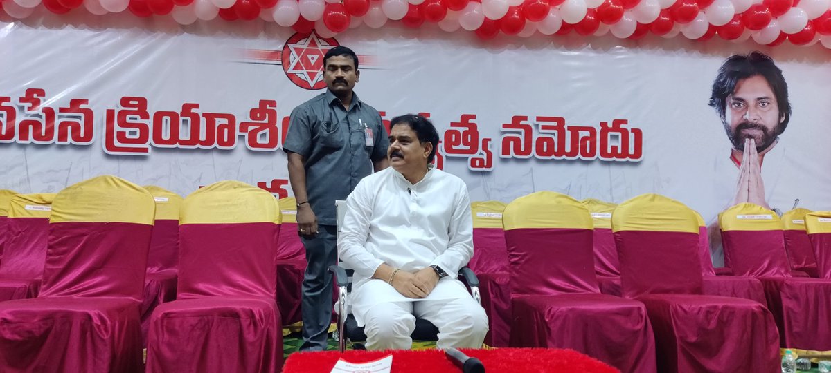 FuturePawa86978's tweet photo. జనసేన పార్టీ క్రియాశీలక సభ్యత్వ నమోదు కార్యక్రమాన్ని విజయవాడ పశ్చిమ నియోజకవర్గంలో ప్రారంభించేందుకు
ఎస్. కన్వెన్షన్ హాల్, RTC వర్క్ షాప్ రోడ్డు, విద్యాధరపురం,భవానిపురం చేరుకున్న @JanaSenaParty PAC చైర్మన్, రాష్ట్ర మంత్రివర్యులు శ్రీ@mnadendla గారు.
@PawanKalyan
#JSPMembershipDrive https://t.co/ZLk4uTd5hF
