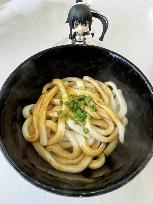 伊勢うどん食べてみました柔らかい太麺と謎の黒いソースがクセになる美味しさ…! 