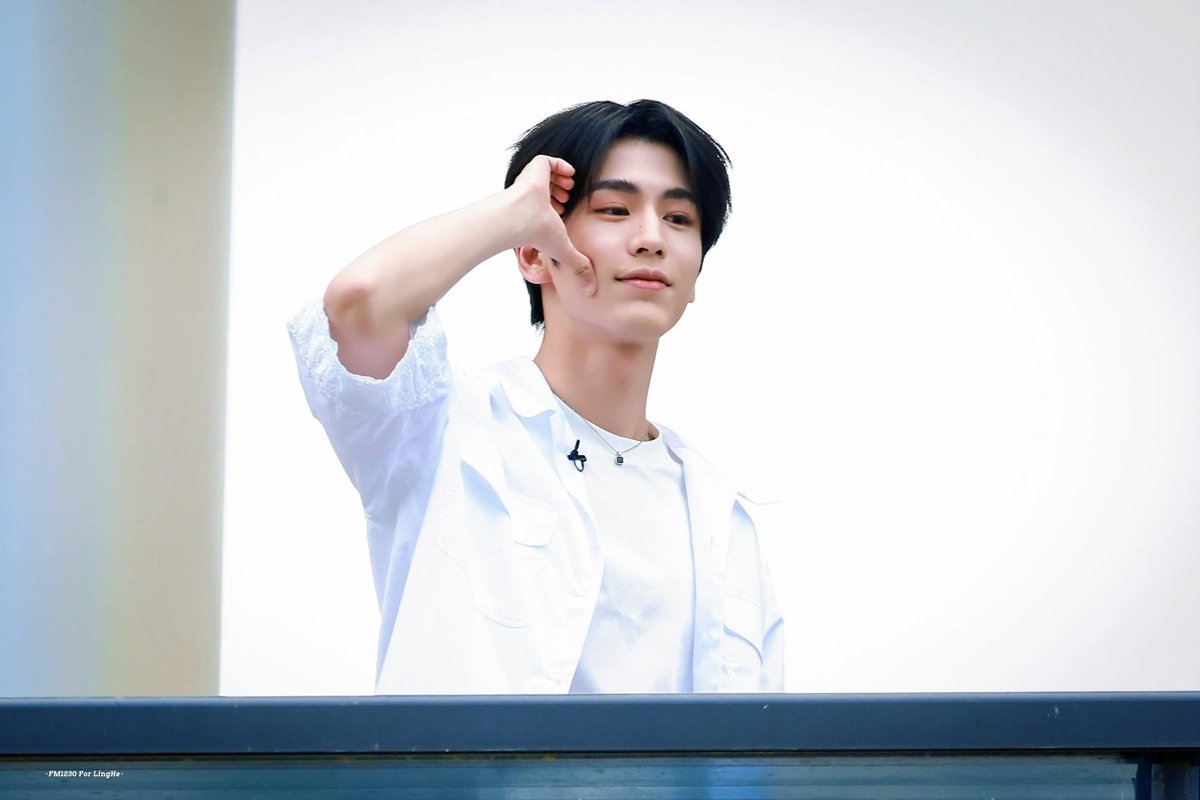 •071824• fansite update☁️ | to work |  #HelloSaturday (Hi!6) recording 🎥

🥰🥰🥰

cr. FM1230_张凌赫

#zhanglinghe #张凌赫 #ThePrincessRoyal