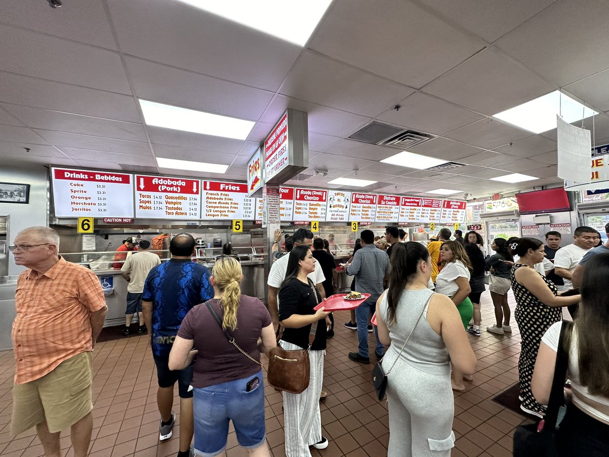 Chomparado's tweet photo. Tacos el gordo is a must 🫡 #evo2024 https://t.co/RIZjvnLoLa