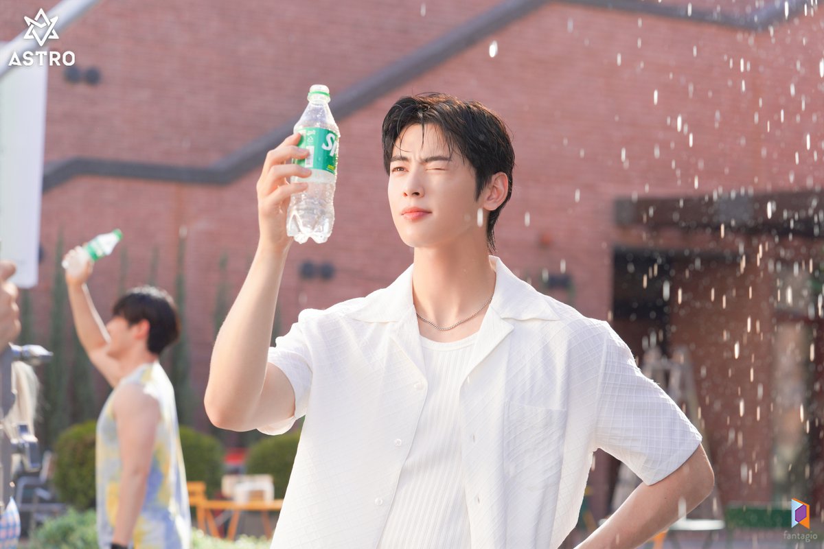 CHAEUNWOO_offcl's tweet photo. [#차은우][포스트] 무더운 여름 차은우와 시원하게!

▶ https://t.co/uPvwOoakAp

#네이버_포스트 #아스트로 #ASTRO #CHAEUNWOO https://t.co/gyQIeJjxfT
