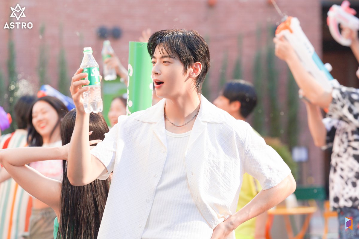CHAEUNWOO_offcl's tweet photo. [#차은우][포스트] 무더운 여름 차은우와 시원하게!

▶ https://t.co/uPvwOoakAp

#네이버_포스트 #아스트로 #ASTRO #CHAEUNWOO https://t.co/gyQIeJjxfT