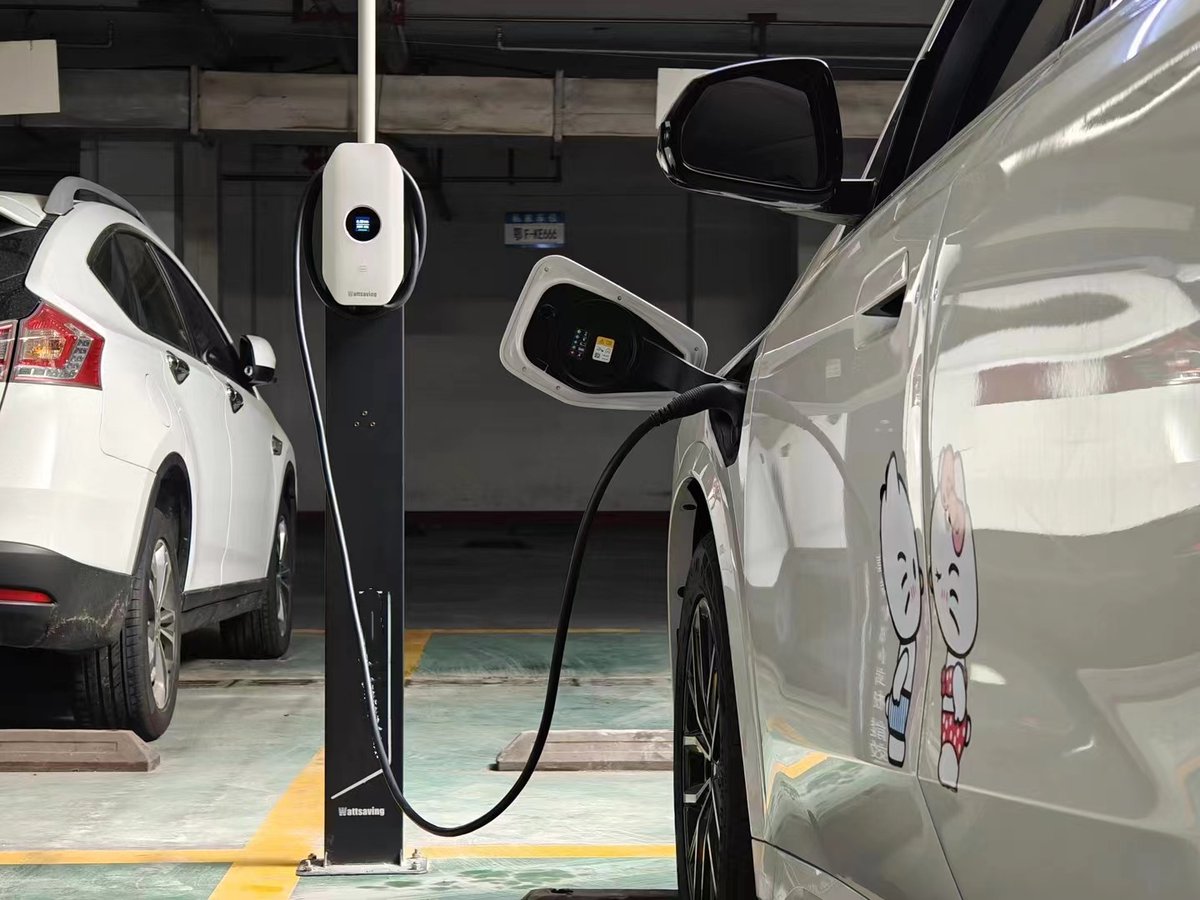 wattsaving's tweet photo. Wattsaving EV charger for BMW ix3  #evcharger #DCcharger #electriccarcharger https://t.co/oSbt9fvUd3