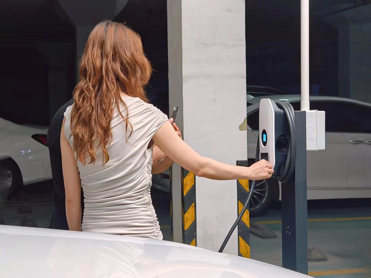 wattsaving's tweet photo. Wattsaving EV charger for BMW ix3  #evcharger #DCcharger #electriccarcharger https://t.co/oSbt9fvUd3