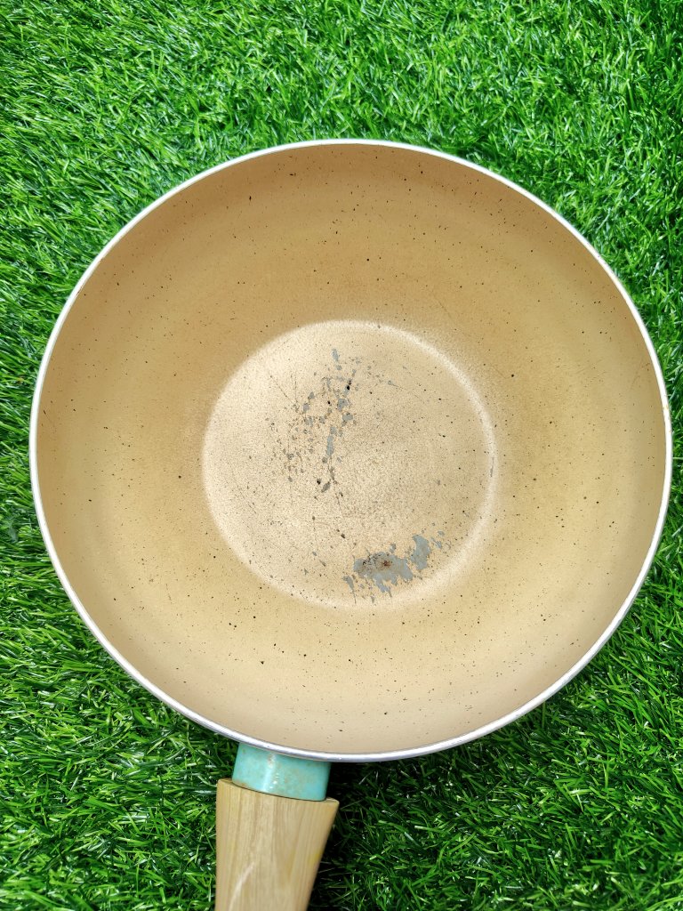 Please rekomendasikan wajan stainless steel no coating yg bagus dong, mahal juga gpp yg penting aman buat kesehatan.

Ngeri bgt wajan gw ngelupas gini.