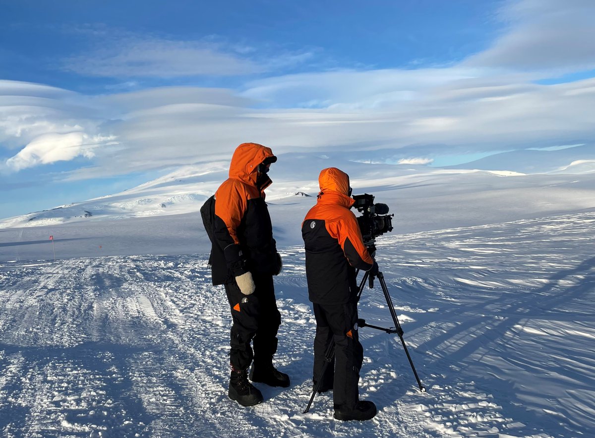 AntarcticaNZ's tweet photo. Keen to share Antarctica's stories with New Zealanders? 🎥🖌️📚📰

Applications for our 2025/26 Community Engagement Programme are now open! 

All the details here: https://t.co/TxUljIrlEd https://t.co/M38MDXjy49
