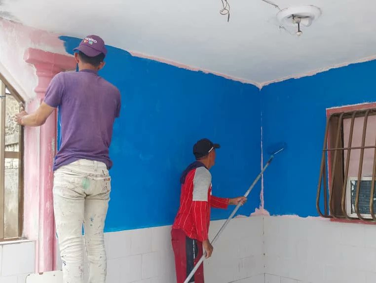 GMBNBT_NE's tweet photo. #17Jul24
Estamos atendiendo la comunidad del Parque Bicentenario, municipio Marcano,  siendo beneficiadas 965 familias

#SomosTricolor7nets
#MppopNe

@delcyrodriguezv @GRaulparedes @Barrio_Tricolor @YulArmas_ @AlcalGMarcano https://t.co/gDpDzXGWAv