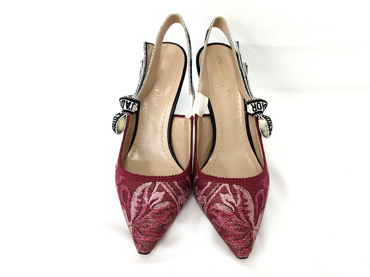 brand_bersurga's tweet photo. #Dior #JAdior スリングバック パンプス
レッド系 KDP762BXE👠✨
お買取りさせていただきました✨
ジャディオールのロゴが縫い込まれた
サイドの大きなリボンが可愛らしいお品物です✨
本日もお査定19時までお待ちしております🕴️
https://t.co/AbNtcsJASn
#両国
#ベルスーガ
#ディオール
#パンプス https://t.co/NCRu17J4ju