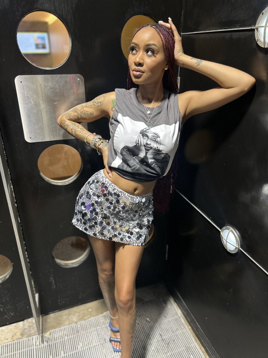 xX_Ahontas's tweet photo. Why you so obsessed with me 😛💫💫🤷🏽‍♀️ https://t.co/6ug3l4NR8M