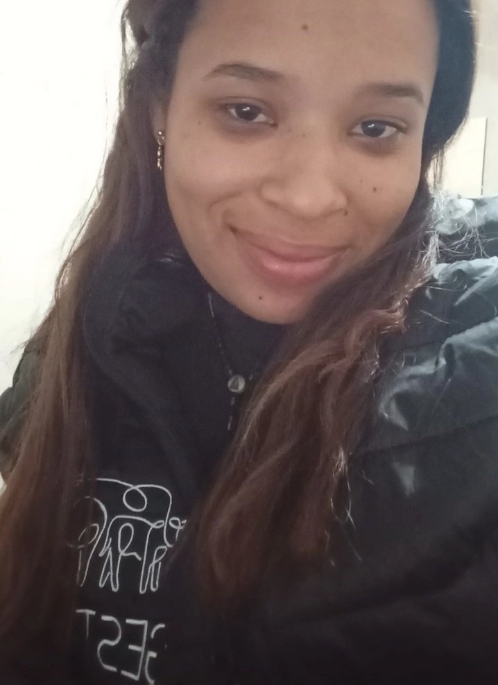 raquelcs000's tweet photo. Eu tô num nível de exaustão, imensurável, tirei uma foto e percebi que nem quando eu saia de segunda a segunda tinha umas olheiras dessas.... https://t.co/ONOGjv4Lym