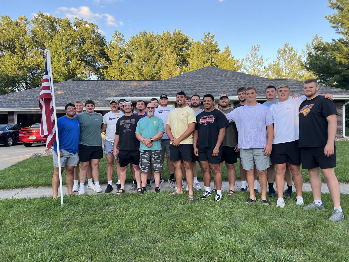 Oline dinner tonight.               Go Cats Go!