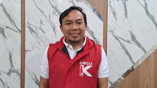 VIVAcoid's tweet photo. Ali Muthohirin Bicara Kemungkinan Berduet Dengan Wahyu Hidayat di Pilwali Malang https://t.co/ZWEZOcMeHn https://t.co/QePkicWUXy