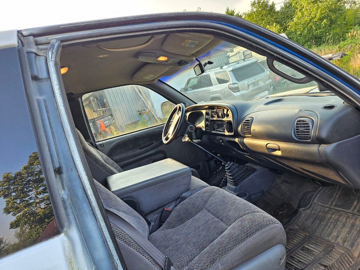 I finally got another Cummins to fill the hole my blue one left when I had to sell it 💙 its really beat up, but has a solid frame, good engine, and most importantly a 5 speed!

Time to find a donor truck for its body