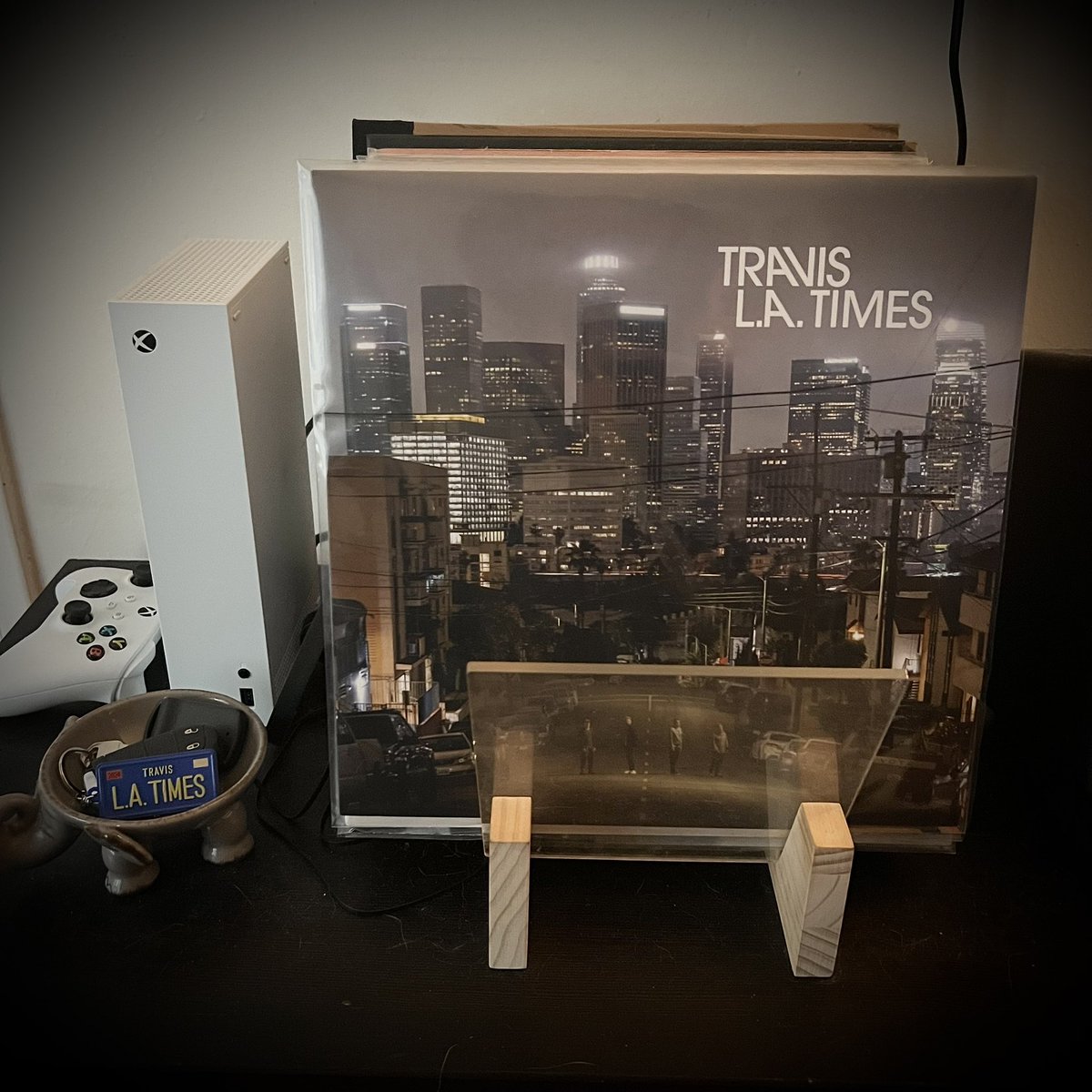 daniel_dias's tweet photo. My new @TravisBand album, “LA Times,” just arrived. While these guys are still making music, I still secretly believe all will be well.
Here’s the record and the keychain that came with. See you guys in January (LA times, indeed!). #travis #travisband #latimes @franhealy https://t.co/Sx4QqqsteW
