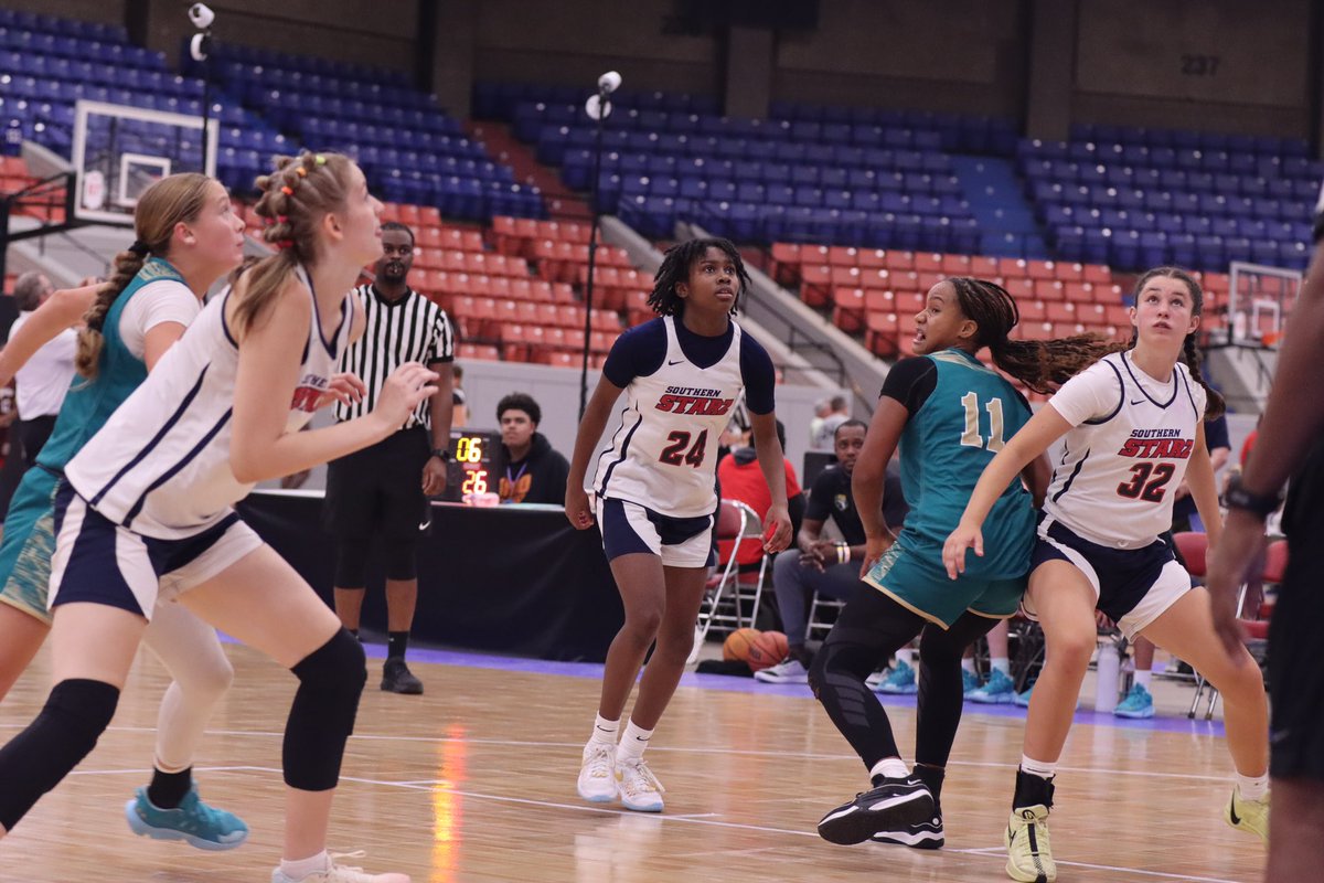 MorganL2029's tweet photo. Run 4 Roses Championship Platinum Champions 🏆
Run 4 Roses Classic Gold Champions🏆
Great experience. Good competition.  Go Starz!!💫🏀 @TFNsRun4Roses @ALSoStarz https://t.co/XGvlkdclKZ
