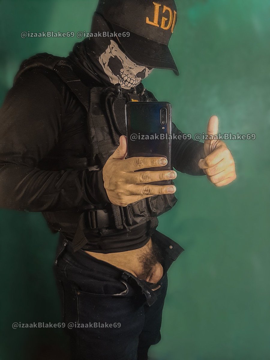 IzaakBlake69's tweet photo. Hoy tocó salír en noche de calor pero a darle 👮🏻‍♂️🔥

Lo cargo, gordito y venudo porque está llenito 💦 https://t.co/vXGIgx8F5n
