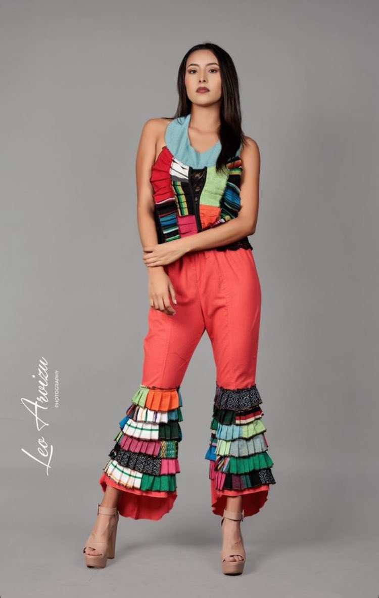 fabi_artetextil's tweet photo. #Guelaguetza Guelaguetza!!! Colección #tiliche
Una expresión artística desde los telares de #Oaxaca 
diseño original Fabiola Calvo Arte Textil Oaxaca #unico #chic #top
📸
Leo Arvizu Fotografia Profesional
💃 Agencia De Modelos JO
👗 Fabiola Calvo https://t.co/Z1tW1MwUN3
