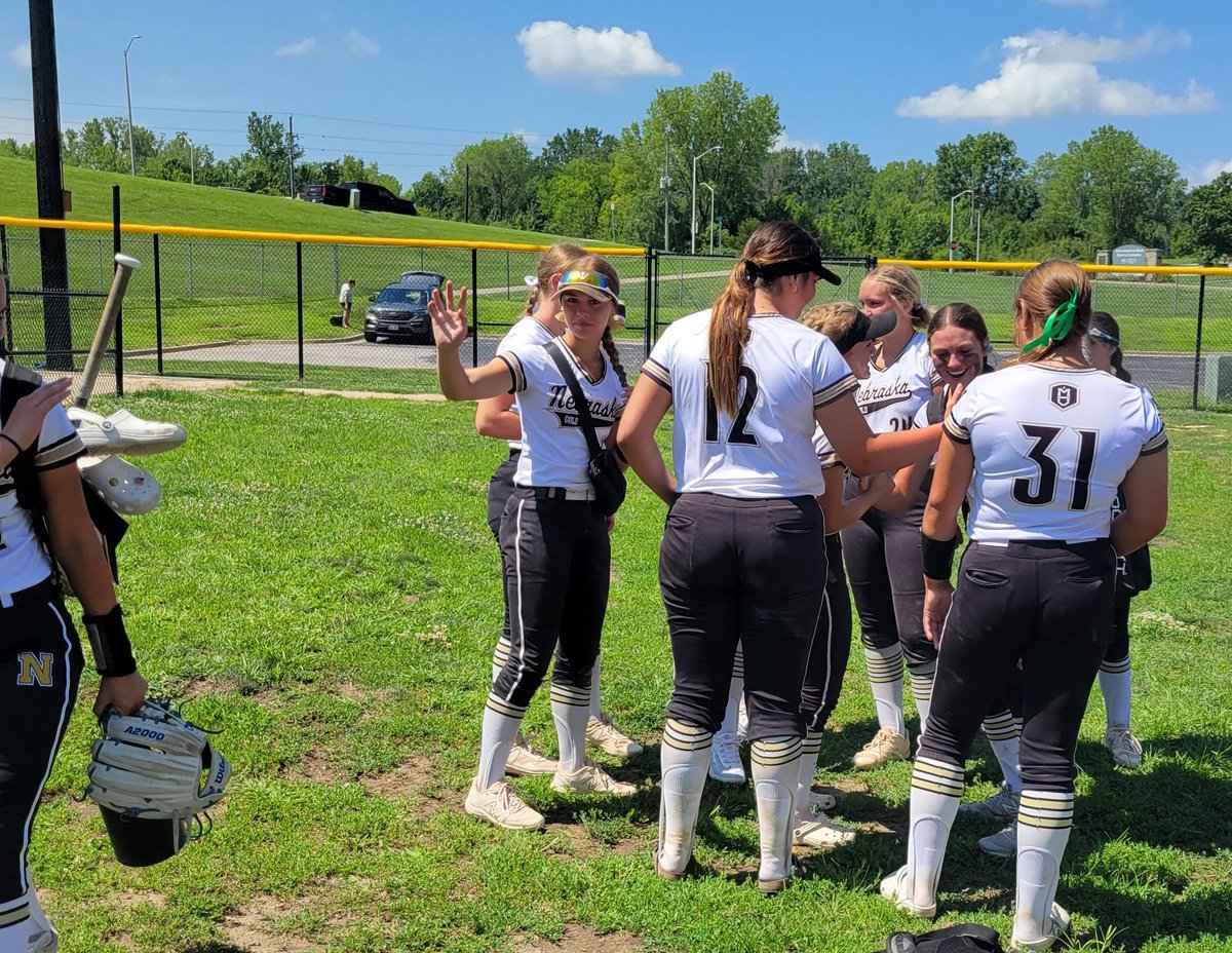 Final tournament for our 16U crew. 16U 816 was a new team this year, and they definitely made some noise. They have worked hard and have grown together. Keep working! We see you! Awesome work, ladies! 💛💛