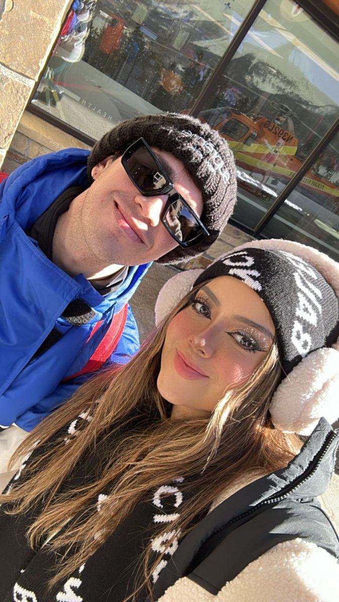 lvscarame's tweet photo. JuanSGuarnizo siendo el mejor amigo de las girls 💓 https://t.co/emKDZl0hDA