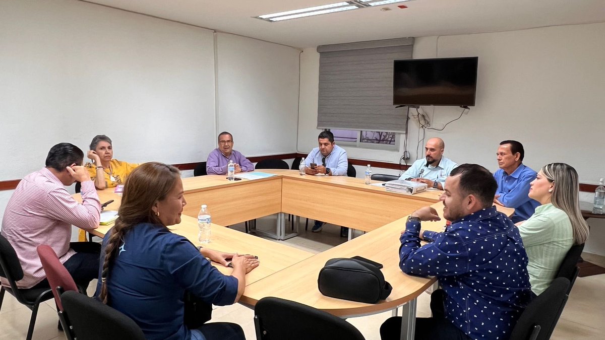 FlorHdezCln's tweet photo. Nos reunimos para dictaminar temas de la Comisión de Urbanismo, Ecología y Obras Públicas, a darle. 💪🏼 #FlorHernández #RegidoraPRI🇲🇽 #AyuntamientodeCuliacán ✅🙋🏼♀️ https://t.co/n3coHryxYL