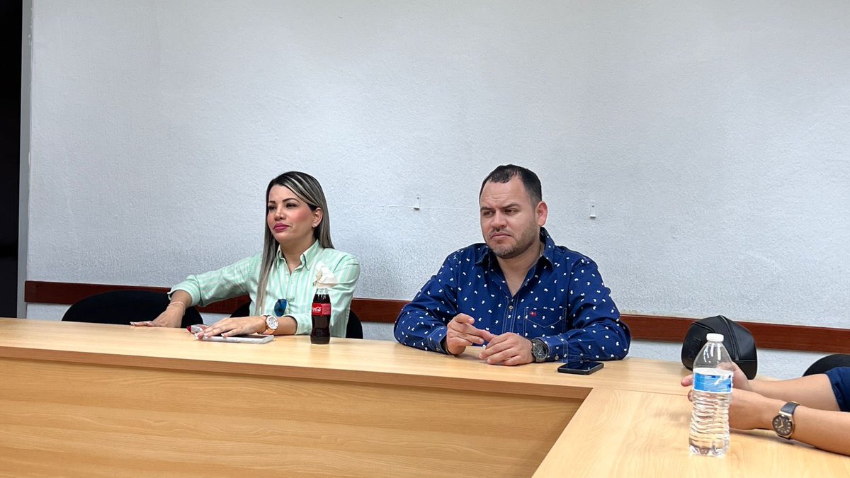 FlorHdezCln's tweet photo. Nos reunimos para dictaminar temas de la Comisión de Urbanismo, Ecología y Obras Públicas, a darle. 💪🏼 #FlorHernández #RegidoraPRI🇲🇽 #AyuntamientodeCuliacán ✅🙋🏼♀️ https://t.co/n3coHryxYL