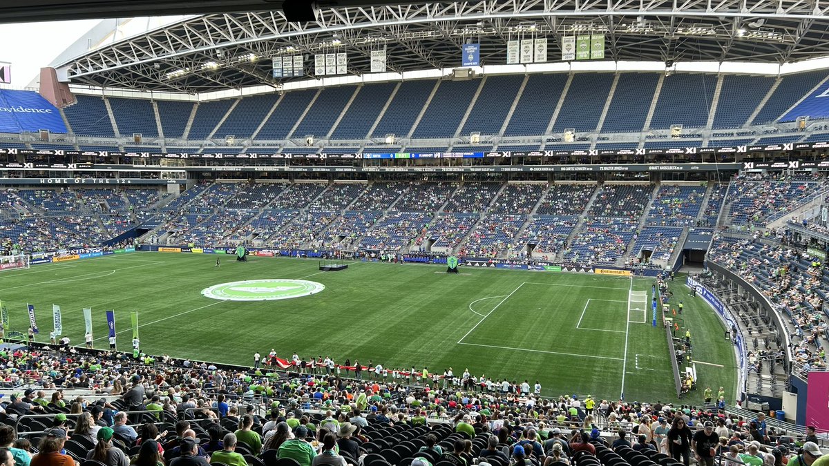 thomsonmargiem's tweet photo. Thank you for the birthday suite @SoundersFC #Soundersmatchday https://t.co/pGlHTBH0aH