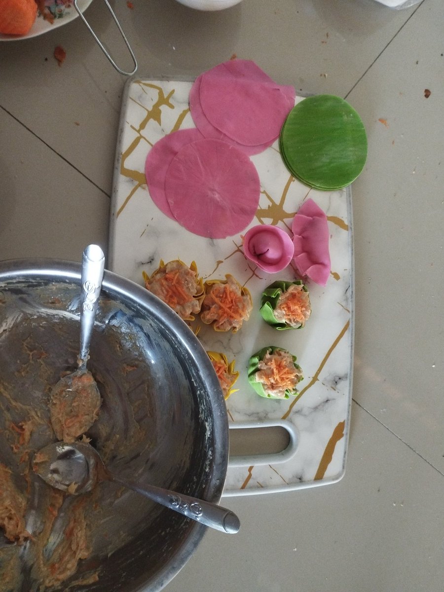 panacjo's tweet photo. Pertama kali coba masakin istri dimsum 😂 https://t.co/41YZ5H3Uv1
