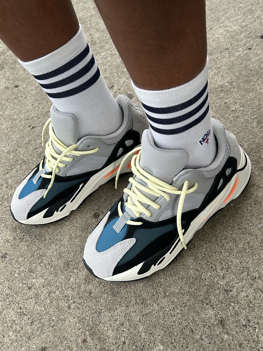 DinoStaxkzkixkz's tweet photo. RT all @DinoStaxkzkixkz needz maybe some pirates too Letgoo #waverunner700 #yezzy700waverunner #yzy700v1 @snkr_twitr #yzy #kanyekrazy 💯🖤🦖🥵🌊🤌🏾 https://t.co/vfgzo6xBGZ