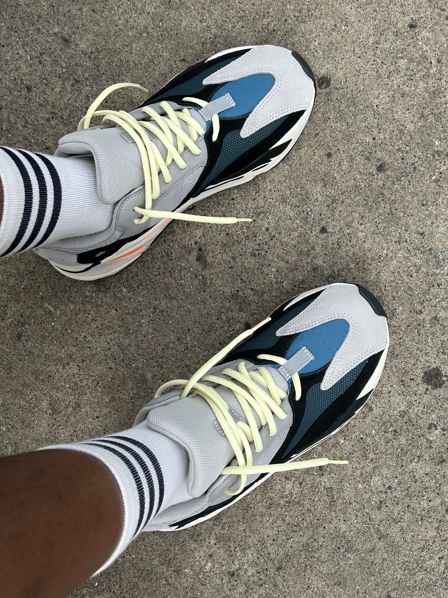 DinoStaxkzkixkz's tweet photo. RT all @DinoStaxkzkixkz needz maybe some pirates too Letgoo #waverunner700 #yezzy700waverunner #yzy700v1 @snkr_twitr #yzy #kanyekrazy 💯🖤🦖🥵🌊🤌🏾 https://t.co/vfgzo6xBGZ