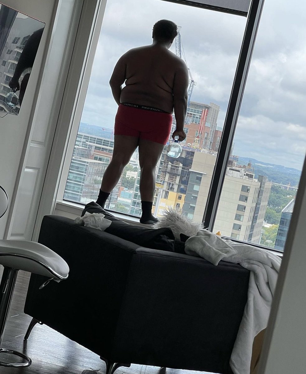 mdg2x's tweet photo. You kno the nite was wild when you wake up like this 😭 https://t.co/ejfPv2XXN5