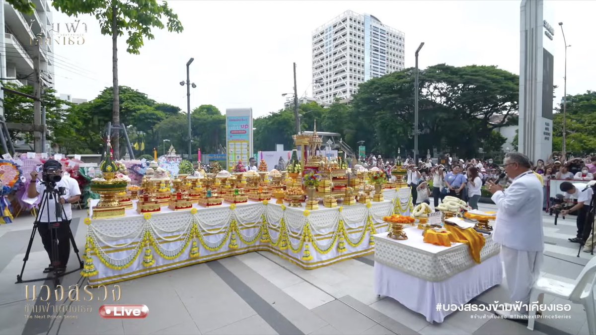 BLUPDATE2022's tweet photo. HAPPENING NOW: #TheNextPrinceSeries Worship Ceremony

Present at the event are Zee Pruk and NuNew Chawarin, alongside Jimmy Karn, Ohm Thanakrit, Kongpob Jirojmontri, Thomas Teetut, and more. https://t.co/ZAIjROib37