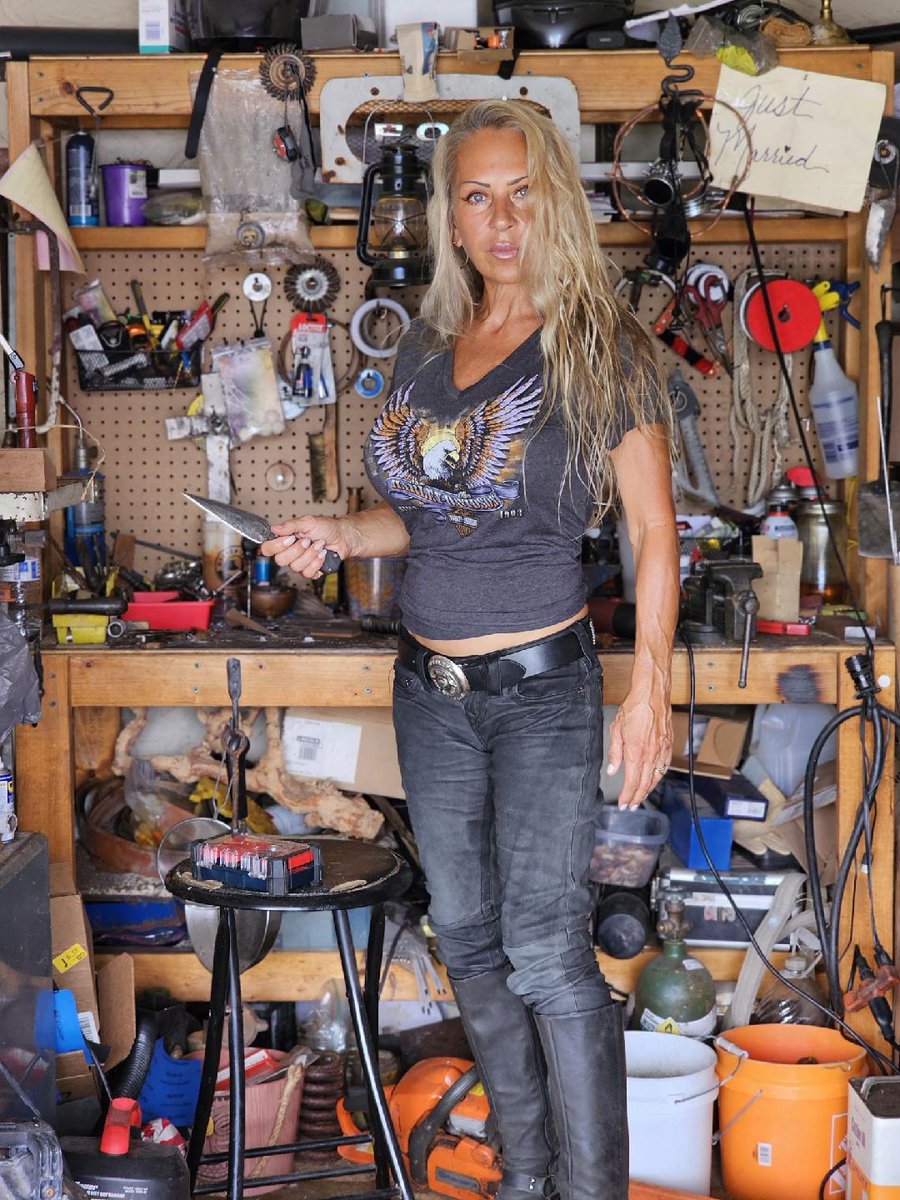 Flyingponytail's tweet photo. Double edged blade. #forgedtough #hammeredsteel #hotiron #biker #stilleto #texastoothpick #staysharp https://t.co/GagmHrqRUN