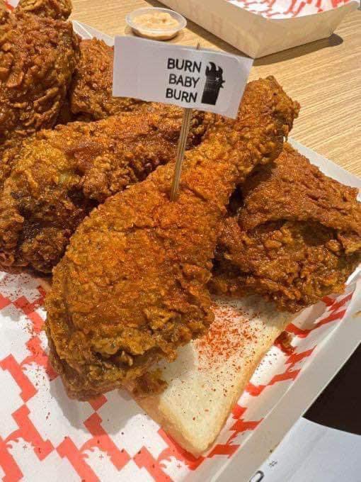MalaysianFoods's tweet photo. Say No to KFC dengan Mcd!! 

Dengan ini, hotbird katanya dinobatkan ayam paling sedap. Yang pernah try tu tau lah rasa dia macam mana, memang 10/10 Dia punya juicy memang extreme habis, rangup pedas2 dia perfect,. tengok gambar pun dah terliur

📌 Hot Bird, Petaling Jaya https://t.co/GRslYpv2tU