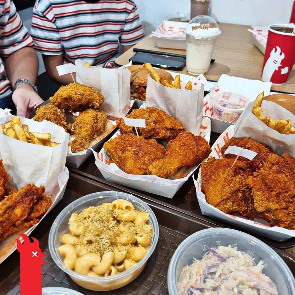 MalaysianFoods's tweet photo. Say No to KFC dengan Mcd!! 

Dengan ini, hotbird katanya dinobatkan ayam paling sedap. Yang pernah try tu tau lah rasa dia macam mana, memang 10/10 Dia punya juicy memang extreme habis, rangup pedas2 dia perfect,. tengok gambar pun dah terliur

📌 Hot Bird, Petaling Jaya https://t.co/GRslYpv2tU