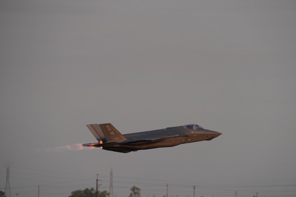 junchan1200's tweet image. 梅雨明け記念にライトニング置いておきますね😆

#空活 #F35 #LightningII #Lightning #ライトニングII  #USAF #USairforce #Globemaster #Sacramento #CCA #CCA2024 #CaliforniaCapitalAirshow #Airshow #梅雨明け
