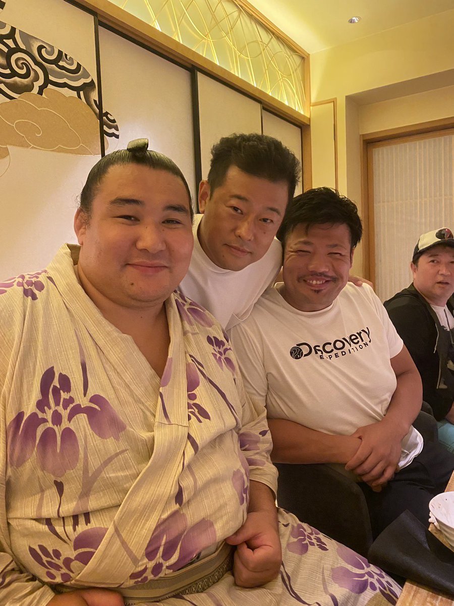 eigob1222's tweet photo. 久しぶりに豊山とご飯
少し太ったかなぁ　笑
#oyanagiryouta91 
＠eigo
#鳴戸��屋
頑張れ　殴勝馬 https://t.co/I5cjbS6jmV