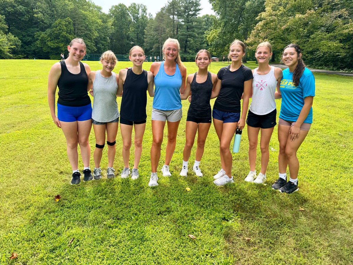 Girls Ultimate Frisbee was a SHOWDOWN

Team Evelyn
Vs
Team Heidi

Stay tuned for more this season 😳