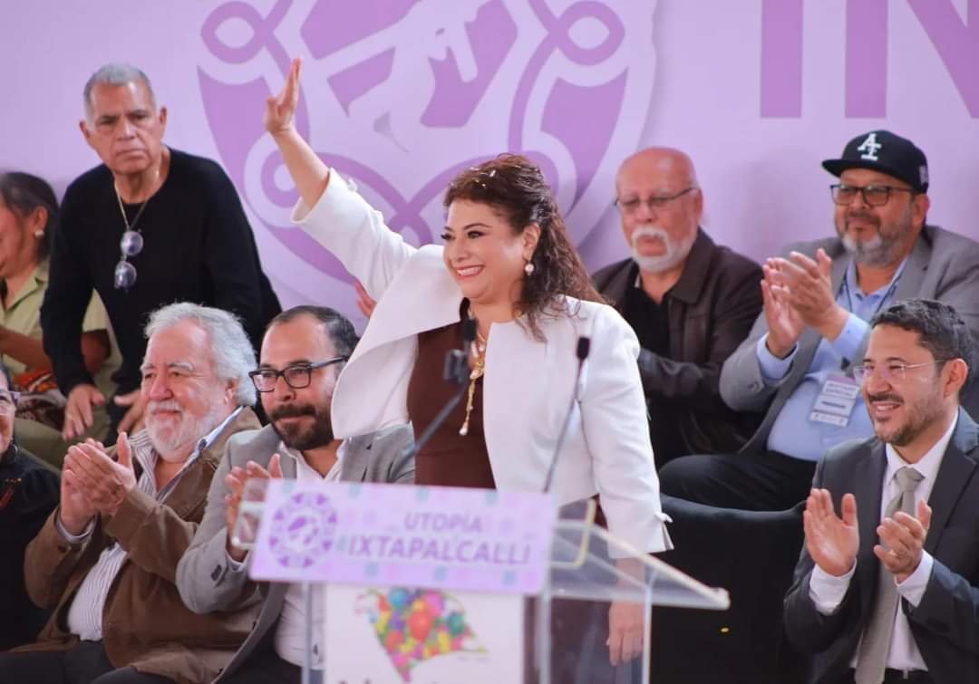 larutaesclara's tweet photo. 🫶🏽 Hoy la Jefa de Gobierno electa @ClaraBrugadaM  regreso a Iztapalapa, donde nacieron las Utopías. Para inaugurar la #UtopíaIxtapalcalli
En la Ciudad de México #LaRutaSiFueClara 💜 https://t.co/Nzjv83WuUI