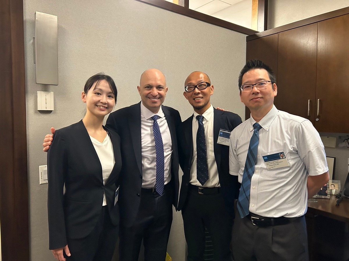 ISAKOS's tweet photo. ISAKOS collaboration with National Partner Society #JSOA! 🤝 JSOA fellows visit #ISAKOS 2nd Vice President, Robert Marx, at @HSpecialSurgery in New York, USA. https://t.co/L18zPAsAkq